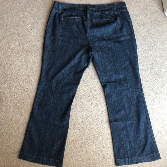 A42- Maurices jeans plus size - Picture 6 of 8